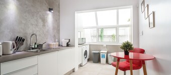 Central & Spacious 2BR in Almada • Easy access to Lisbon