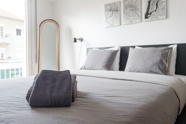 2 bedrooms, iron/ironing board, WiFi, bed sheets