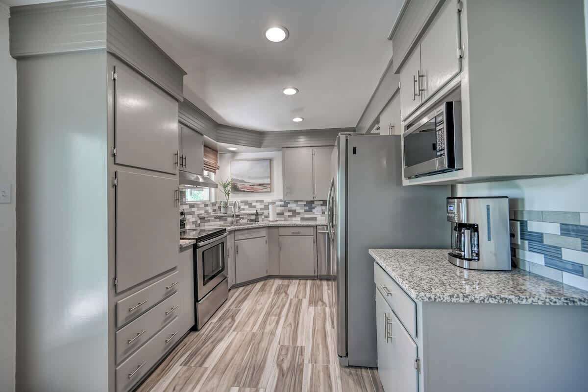 冰箱、微波炉、烤箱、炉灶