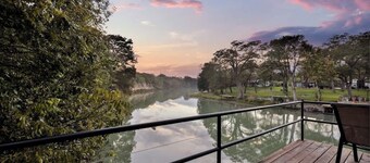 Lakefront Near Schlitterbahn and New Braunfels