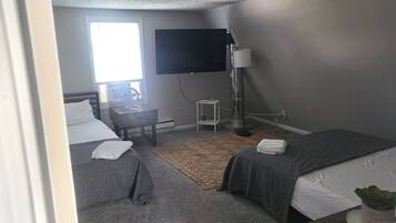 4 bedrooms, iron/ironing board, WiFi, bed sheets