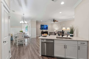 Interior - Luxury Hilton Head Villa Getaway 4BR 3 Full BA 1 Half BA Beach Essentials Includ (Hilton Head Island)