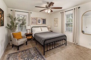 2 bedrooms, iron/ironing board, free WiFi, bed sheets - Walkable 2BR Cottage in Downtown Marion (Marion)