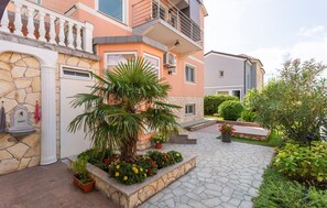 Property grounds - Stunning apartment in Crikvenica with WiFi (Crikvenica)
