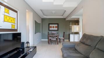 Apartemen Basic | Area keluarga | Smart TV 32-inci dengan saluran TV digital