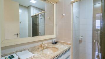 Basic Apartment | Bathroom | Shower