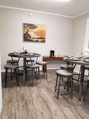 Dining - Gray Goose - Close to Falls & Casino (Niagara Falls)