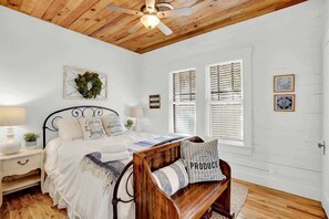 7 bedrooms, iron/ironing board, WiFi, bed sheets