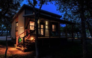 Exterior - Winecup Waterfront Cottage (Fredericksburg)