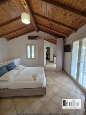 2 bedrooms, iron/ironing board, Internet, bed sheets