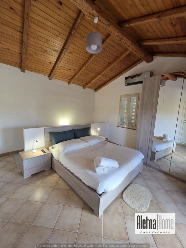 2 bedrooms, iron/ironing board, internet, bed sheets