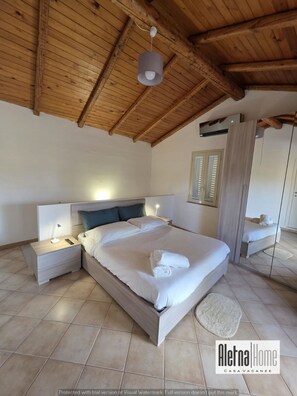 2 habitaciones, tabla de planchar con plancha, internet y ropa de cama