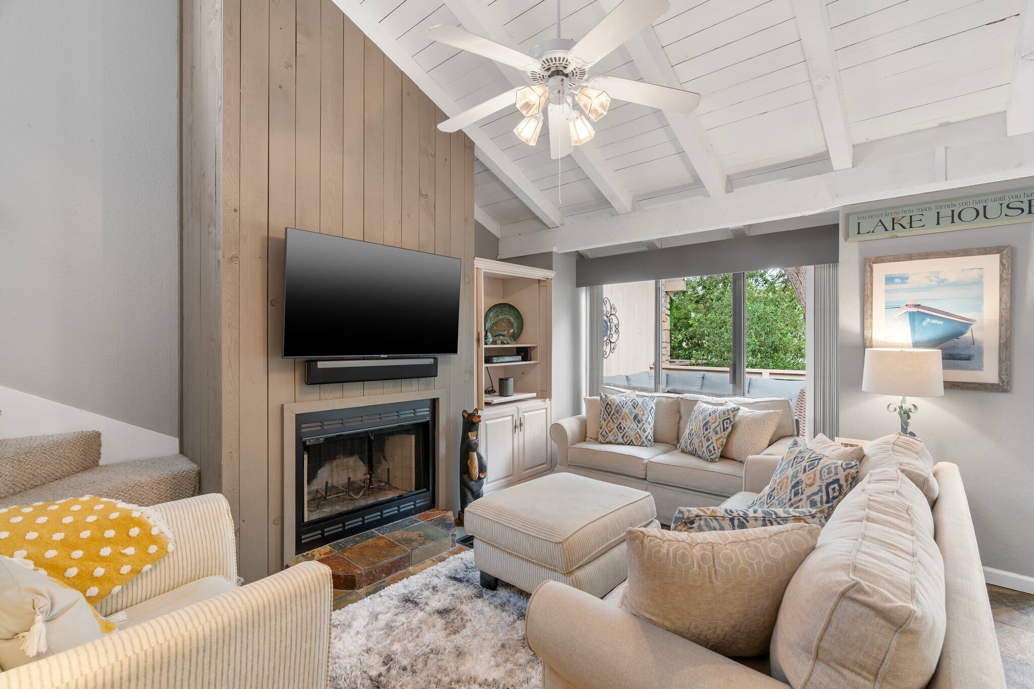 Fernseher, Kamin, Arbeitsbereiche