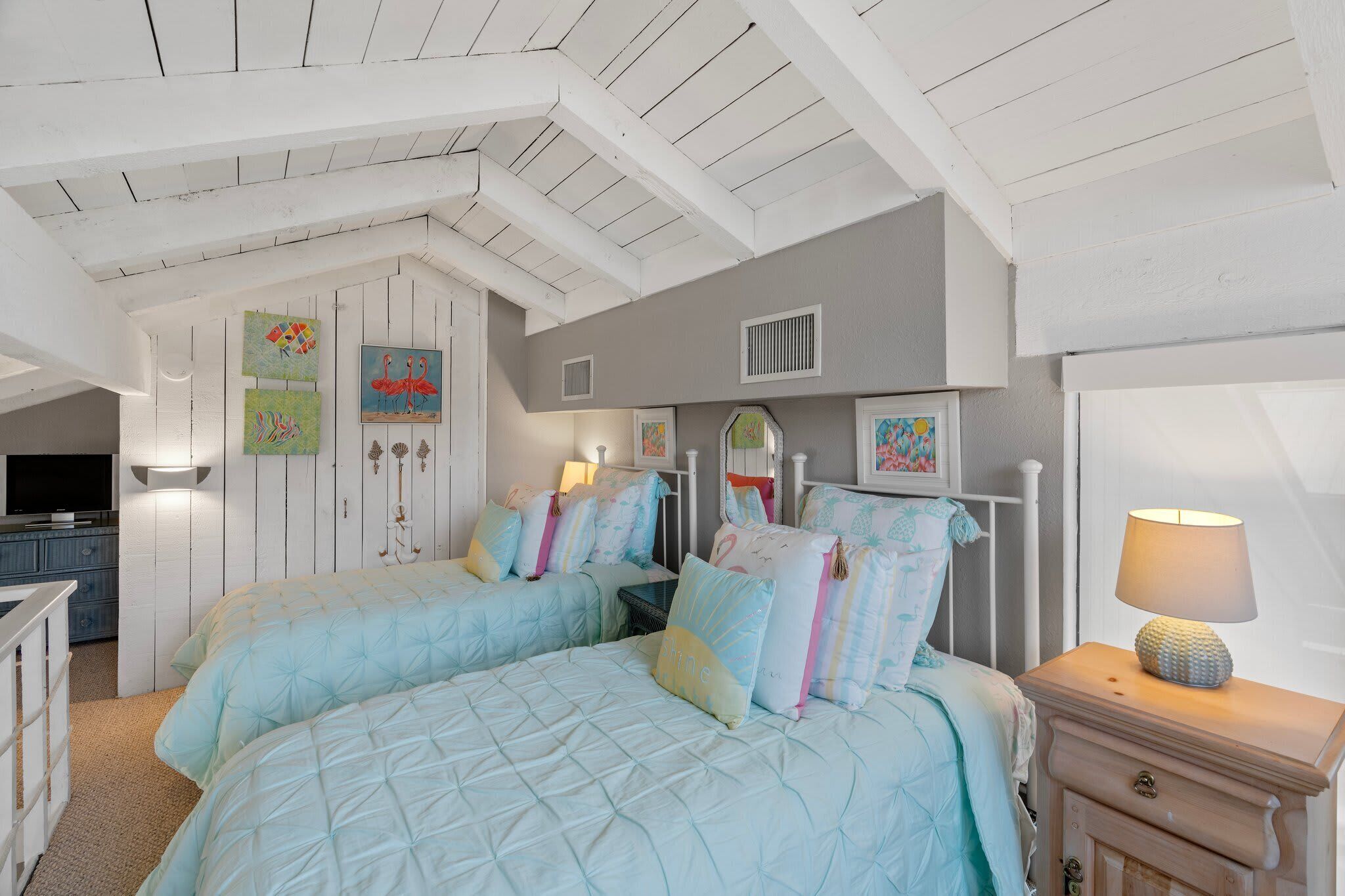 4 habitaciones, tabla de planchar con plancha, wifi y ropa de cama 