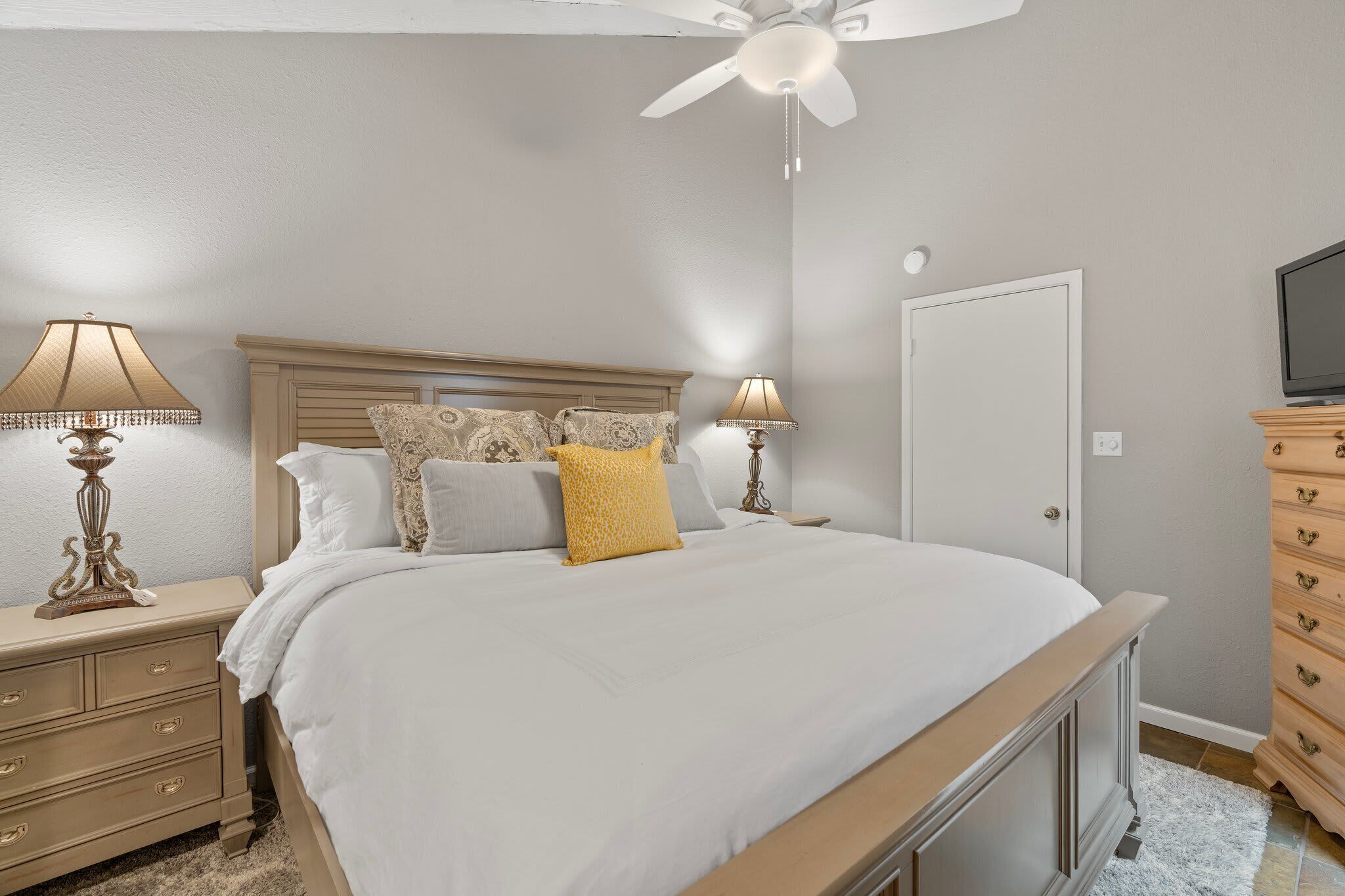 4 chambres, fer et planche à repasser, Wi-Fi, draps fournis