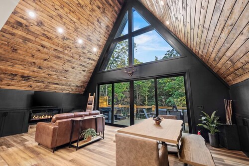 Luxury A-Frame*Hot-tub*Firepit