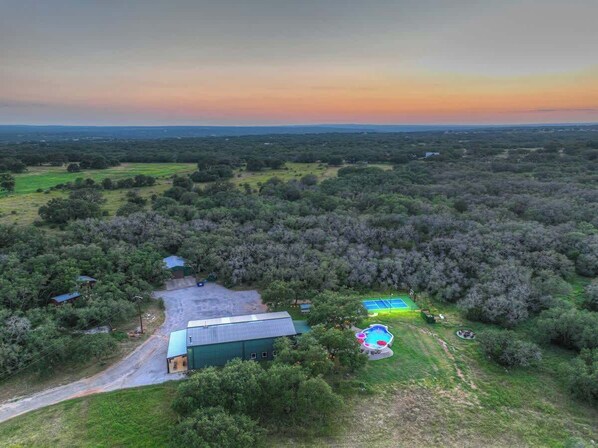 Exterior - Pool+Hot-Tub, Pickleball-Whiskey & Wine Room (Johnson City)