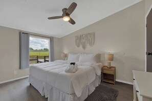3 bedrooms, iron/ironing board, WiFi, bed sheets