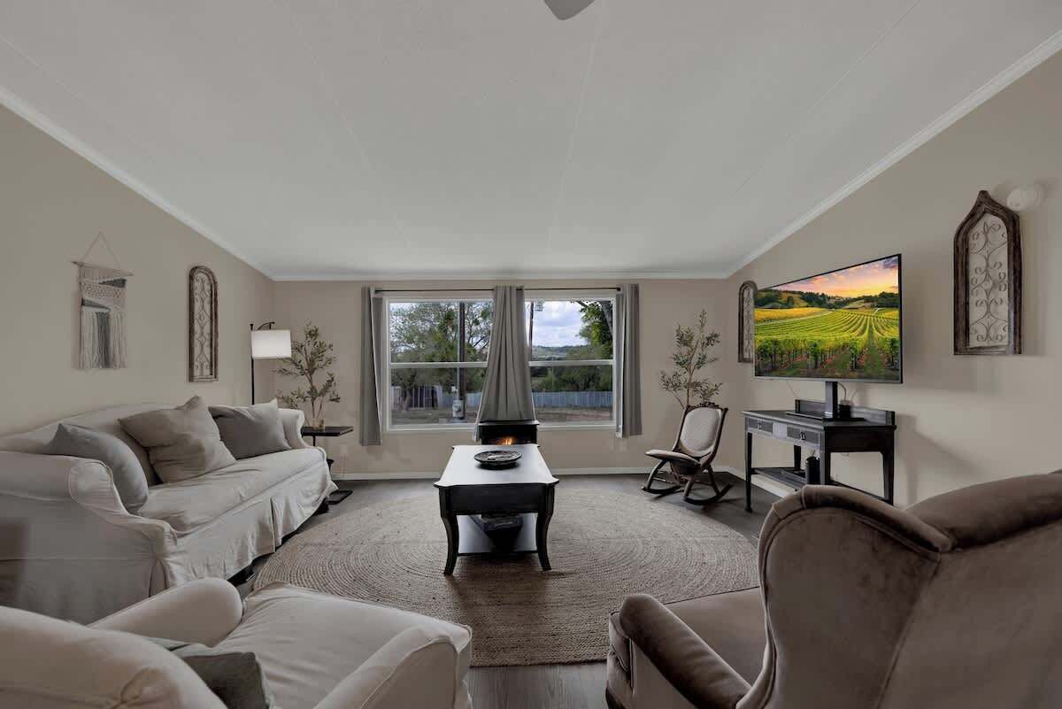 Televisión y oficina 