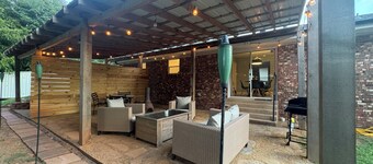 Kick back and relax in this calm, stylish retreat near OU!