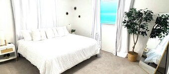 Kick back and relax in this calm, stylish retreat near OU!