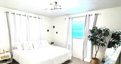 Kick back and relax in this calm, stylish retreat near OU!