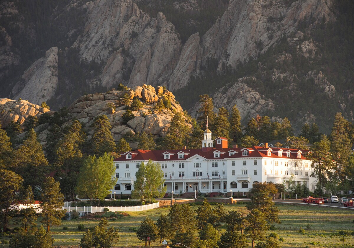 Stanley Hotel exterior view
