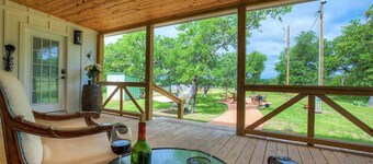 3 Acre Luxury Cottage near Fred!