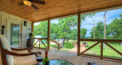 3 Acre Luxury Cottage near Fred!