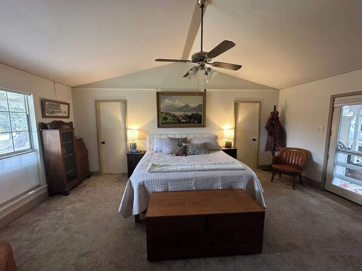 3 slaapkamers, een strijkplank/strijkijzer, wifi, beddengoed