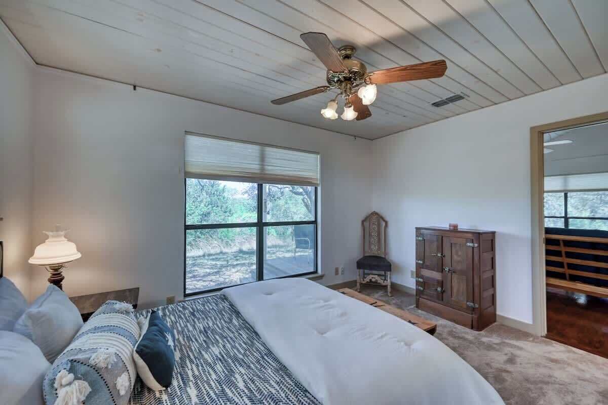 3 habitaciones, tabla de planchar con plancha, wifi y ropa de cama 