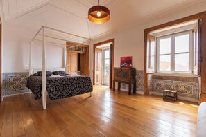 4 Schlafzimmer, Schreibtisch, Bügeleisen/Bügelbrett, Reisekinderbett