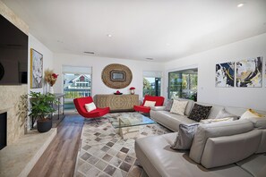 TV, fireplace