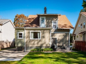 Exterior - Spacious 4BR in Kamm’s Corners| Game Room|Sleeps 9 (Cleveland)