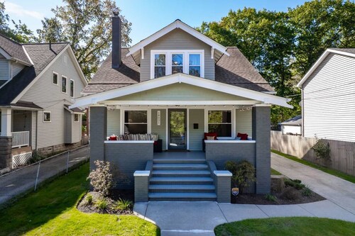 4BR in Kamms Corner - Walk to Food and Bars