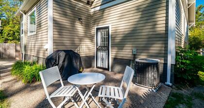 Spacious 4BR in Kammâs Corners Cleveland | Game Room | Sleeps 9