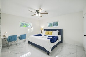 4 bedrooms, desk, iron/ironing board, travel cot - Private Resort Mini-Golf, Pickleball & Heated Pool (Bradenton)