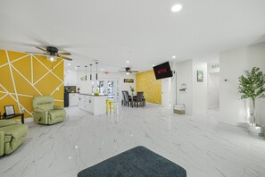 Interior - Private Resort Mini-Golf, Pickleball & Heated Pool (Bradenton)