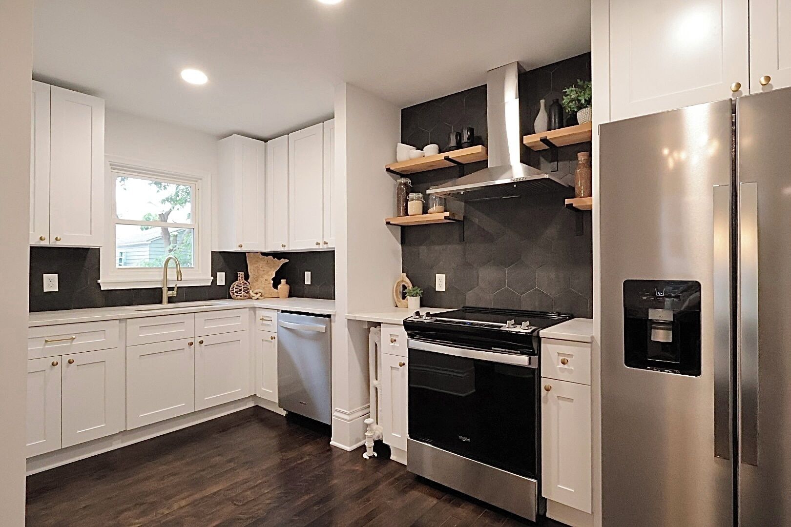 冰箱、微波炉、烤箱、炉灶