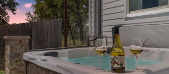 RelaxStation: Hot Tub, Grill & Hill Country Views
