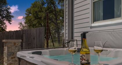 RelaxStation: Hot Tub, Grill & Hill Country Views