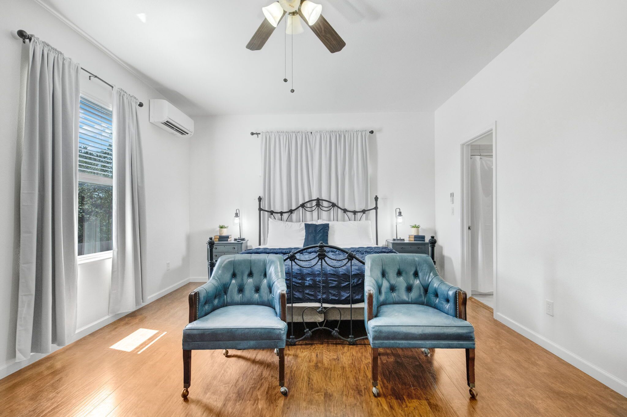 1 habitación, tabla de planchar con plancha, wifi y ropa de cama 