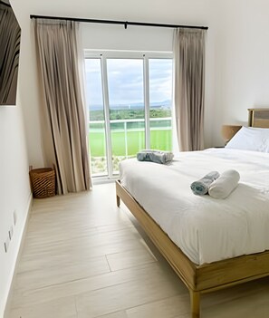 3 bedrooms, iron/ironing board, internet, bed sheets