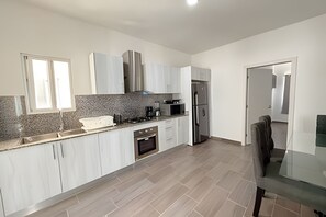 Fridge, microwave, oven, coffee/tea maker
