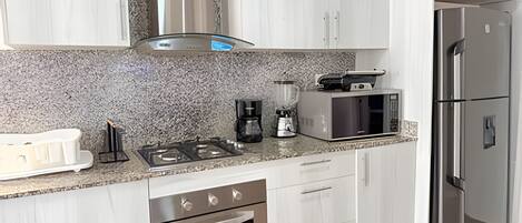 Fridge, microwave, oven, coffee/tea maker