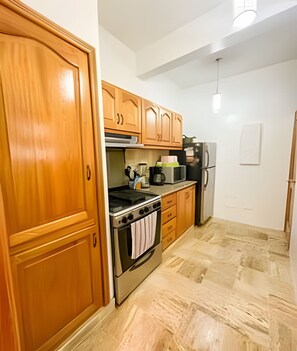 Fridge, microwave, oven, coffee/tea maker