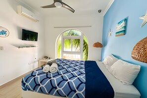 2 bedrooms, iron/ironing board, internet, bed sheets