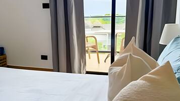1 bedroom, iron/ironing board, internet, bed sheets