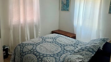 1 dormitorio, tabla de planchar con plancha, wifi gratis y ropa de cama