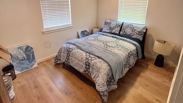 1 habitación, tabla de planchar con plancha, wifi gratis y ropa de cama